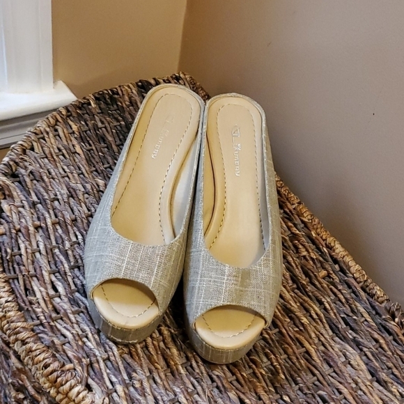 Daysie by Chinese Laundry slipon wedge - 10 - Picture 11 of 11